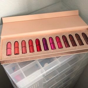 Brand new.. Mac Snow Ball mini lipstick kit